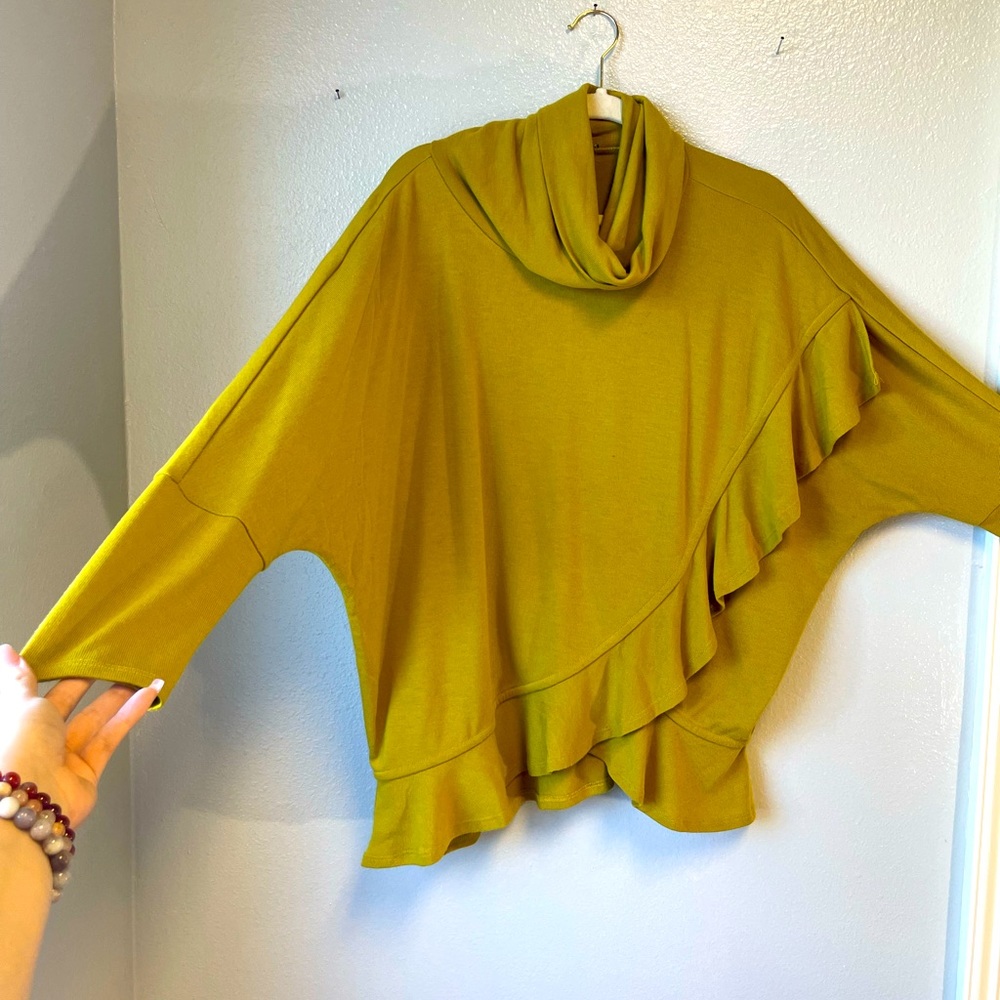 Like New Green cowl neck sweater